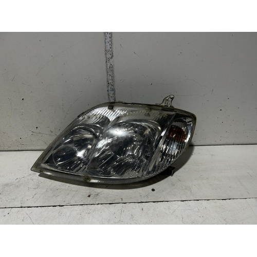 Toyota Corolla Left Headlight ZZE122  12/2001-12/2004