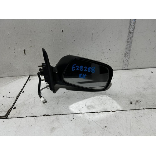 Toyota Corolla Right Door Mirror ZZE122  12/2001-04/2004