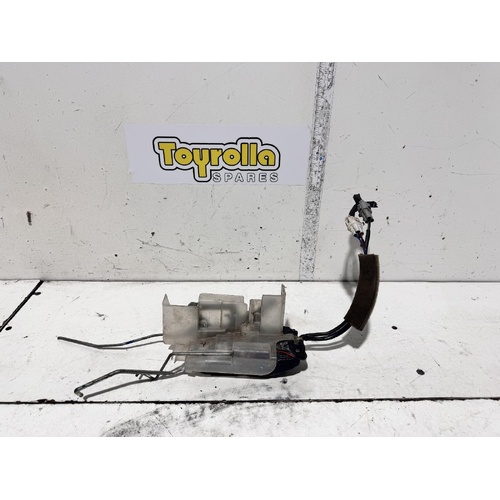 Toyota Camry Right Front Door Lock Mechanism SDV10 02/1993-06/1995