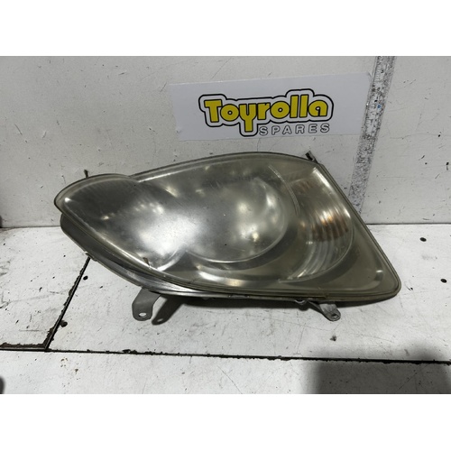 Toyota Corolla Right Headlight ZZE122 08/2004 -06/2007