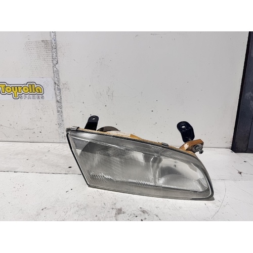 Toyota Camry Right Head Light MCV20 08/1997-09/2000