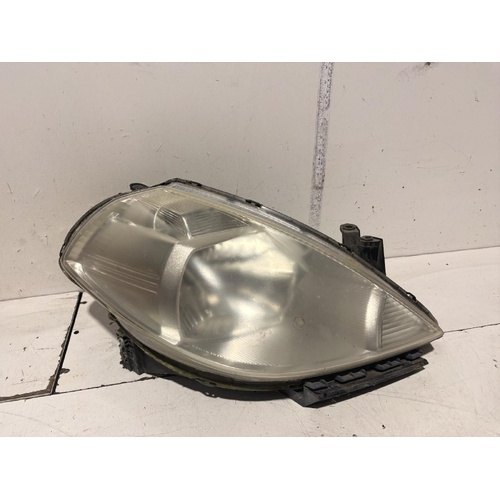 Nissan Tiida Right Headlight C11 09/2004-02/2010