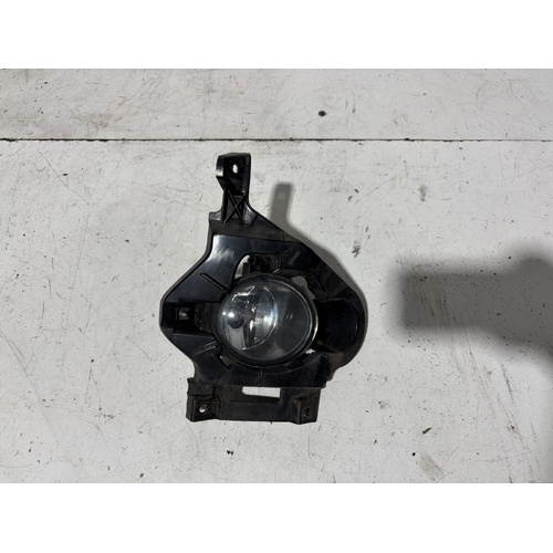 BMW 1 Series Right Bumper Foglight with Mounting Bracket E87 120i 10/04-05/07