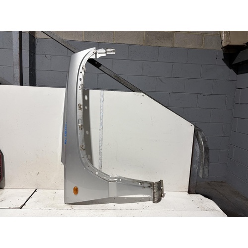 Jeep Cherokee Right Guard KJ 11/2004-05/2006