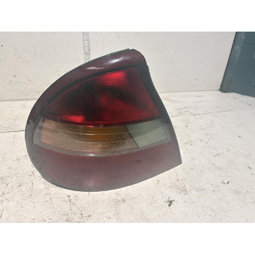 Hyundai Sonata Left Taillight Y3 10/1996-05/1998
