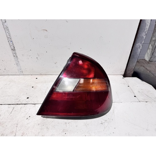 Hyundai Sonata Right Tail Light Y3 10/1996-05/1998