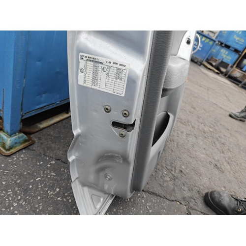 Jeep Cherokee Left Front Door Lock Mechanism KJ 09/2001-11/2007