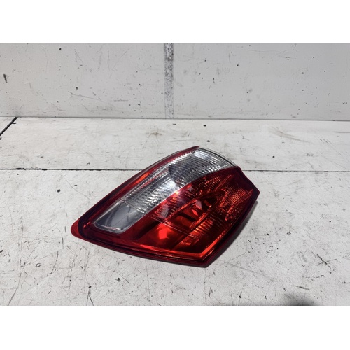 Nissan Dualis Left Tail Light J10 01/2010-04/2012