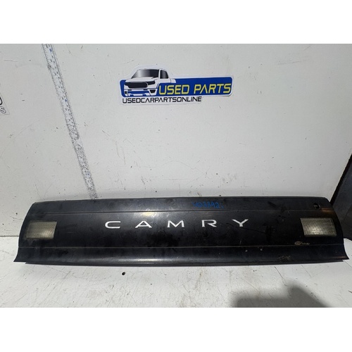 Toyota Camry Rear Garnish SDV10 02/1993-07/1995