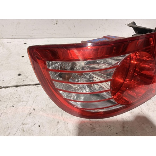 Hyundai Elantra Left Taillight XD 10/2003-07/2006