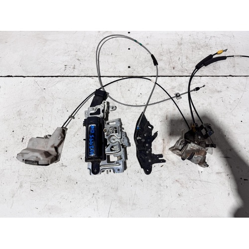 Toyota Tarago Left Rear Door Lock Mechanism ACR50 01/2006-06/2020