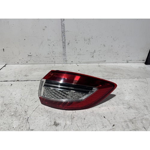 Ford Mondeo Right Tail Light MC 11/2010-12/2014