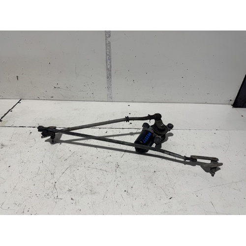 Toyota Corolla Front Wiper Assembly AE112 10/1998-11/2001