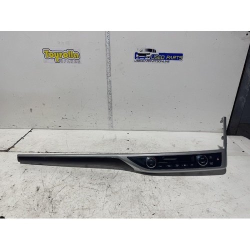Toyota Kluger Heater Controls with Trim Piece GSU50 12/2013-02/2021