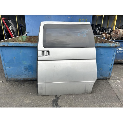 Nissan Elgrand Sliding Door Left Rear Paint KY0 E51 05/2002-08/2004
