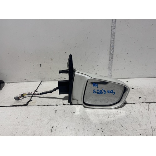 Nissan Elgrand Right Door Mirror E51 05/2002-08/2004