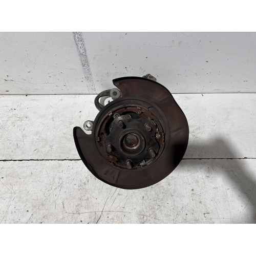 Nissan Elgrand Right Rear Hub Assembly E51 05/2002-12/2010