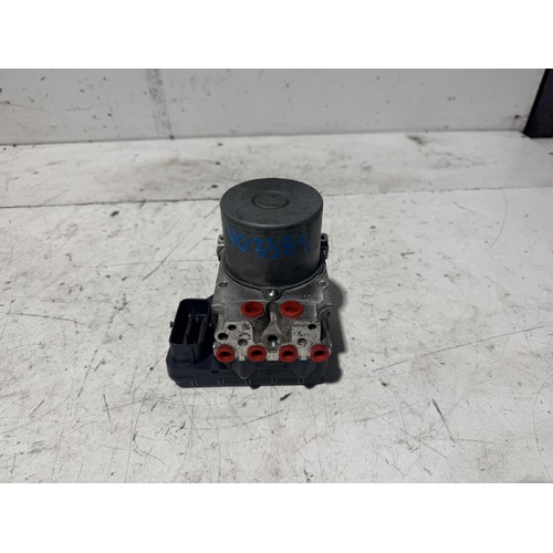 Toyota Kluger ABS Pump / Module 44540-0E070 GSU50 12/2013-01/2017
