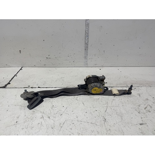 Toyota Hilux Right Front Seat Belt KUN26 03/2005-06/2011