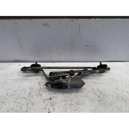 Toyota Corolla Front Wiper Assembly ZRE152 03/2007-09/2012