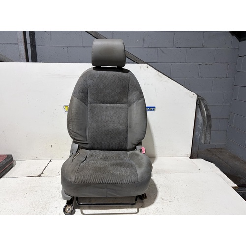 Toyota Hilux Right Front Seat KUN26 08/2009-06/2011