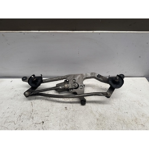 Toyota Corolla Front Wiper Assembly ZRE182 08/2012-06/2018