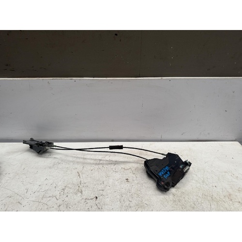 Toyota Hilux Right Front Door Lock Mechanism KUN26 02/2005-08/2015