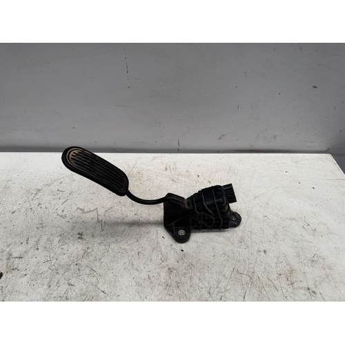 Toyota Hilux Accelerator Pedal KUN26 03/2005-08/2015