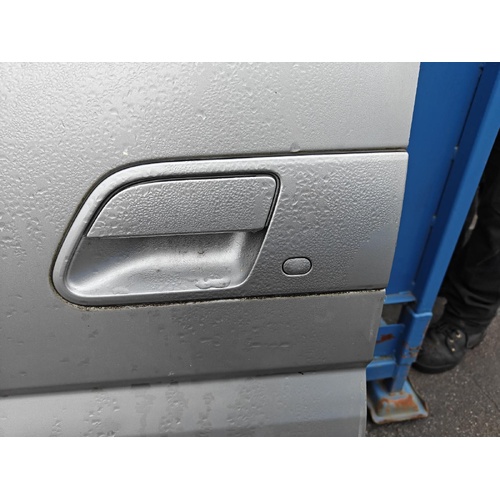Nissan Elgrand Left Front Outer Door Handle E51 05/2002-12/2010