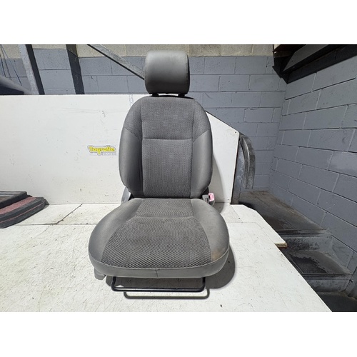 Toyota Hilux Right Front Seat KUN26 02/2005-08/2009