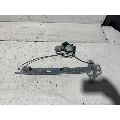 Toyota Avalon Left Front Door Window Regulator MCX10 07/2000-06/2005