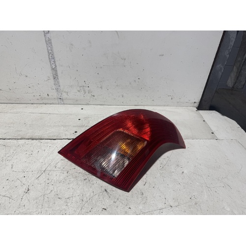 Suzuki Swift Right Tail Light EZ 09/2004-07/2007