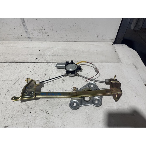 Toyota Celica Left Front Door Window Regulator ZZT231 11/1999-10/2005