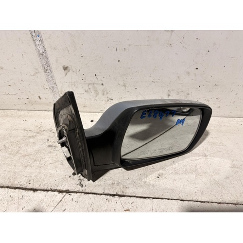 Kia Grand Carnival Right Door Mirror VQ 12/2005-05/2011