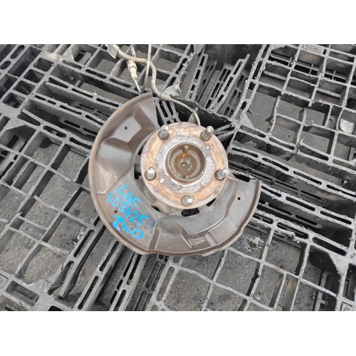 Toyota Hilux Left Front Hub Assembly KUN16 03/2005-08/2015