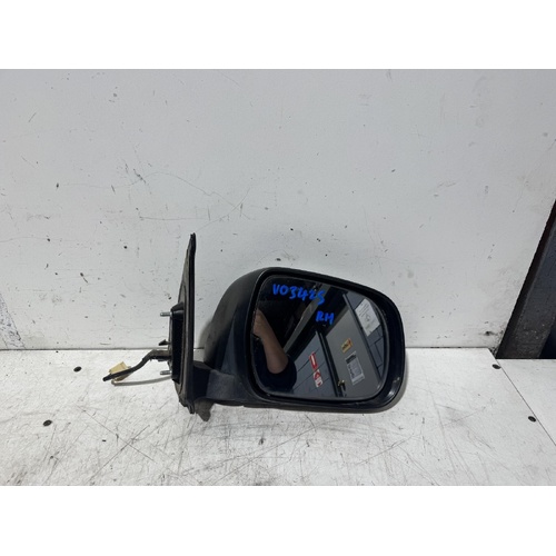Toyota Hilux Right Door Mirror KUN16 02/2005-05/2010