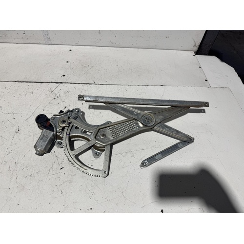 Toyota Corolla Right Front Door Window Regulator ZZE122 12/2001-06/2007