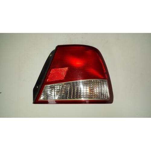 Hyundai Accent Tail Light Right Rear Hatch LC 06/00-02/03