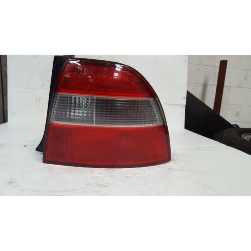 Honda Accord Right Tail Light CD 10/1993-10/1995