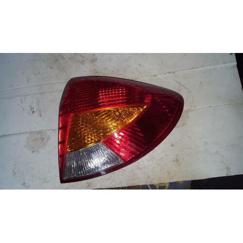 Kia Rio Right Tail Light DC 07/2000-12/2002