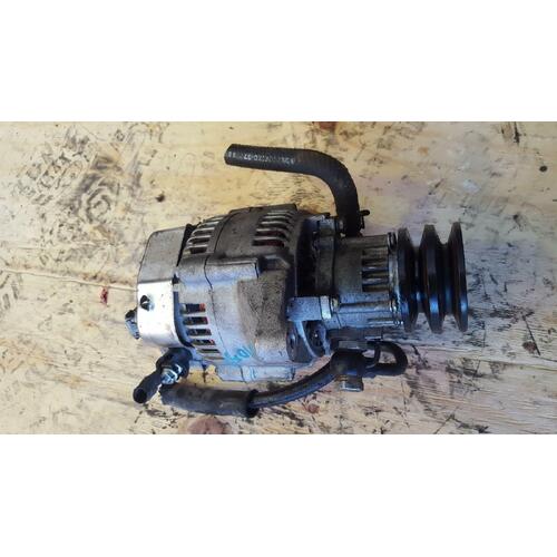 Toyota Hiace LH172 Alternator Diesel 3.0 5L Front Vacc Oval Plug 10/00-12/04