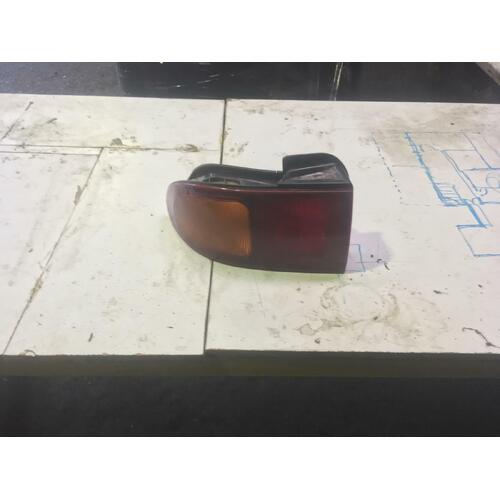 Hyundai Sonata Left Tail Light Y3 10/1993-09/1996